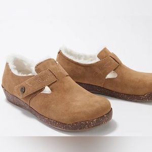 Earth Origins Aurora Jade slip-on shoe size 7.5. See pictures for details.
